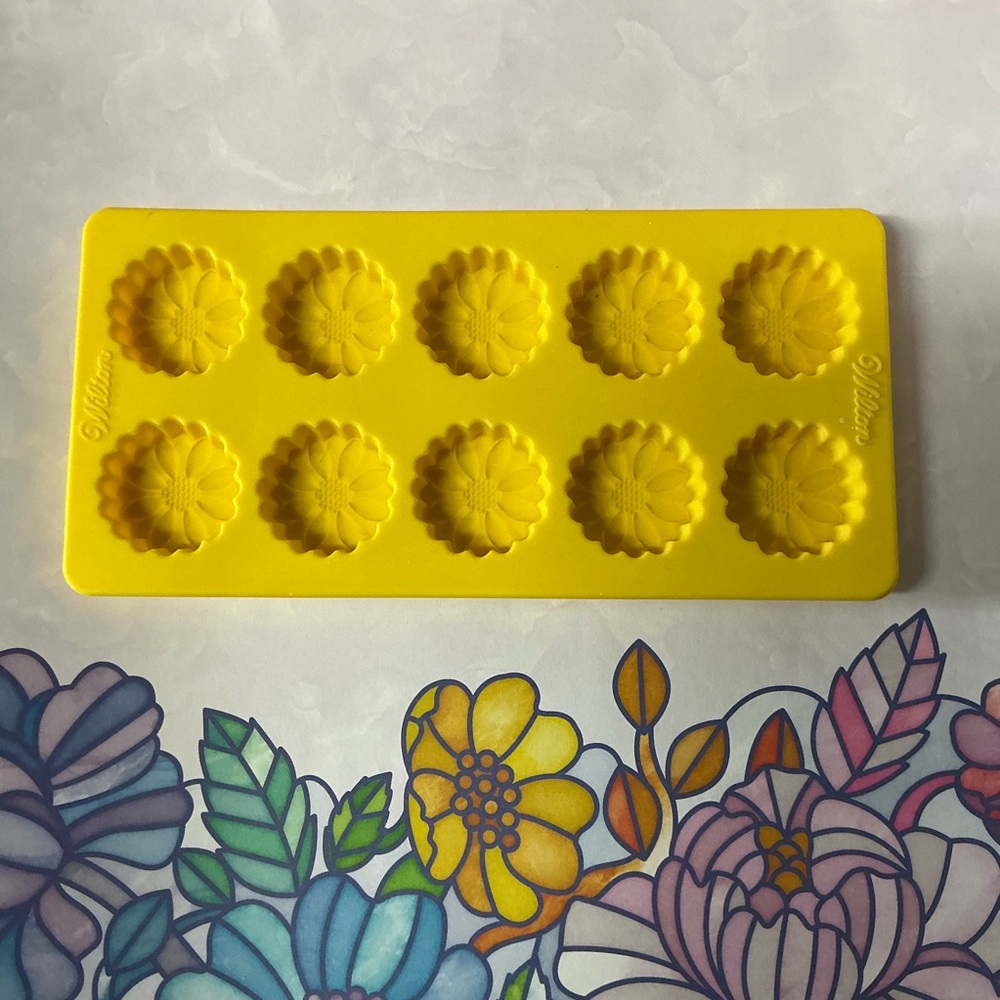 Wilton Sunflower Yellow Silicone Mold